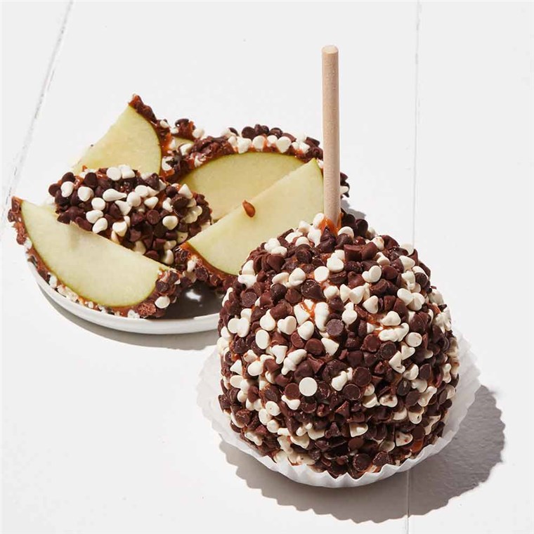 gourmet-chocolate-lovers-caramel-apple